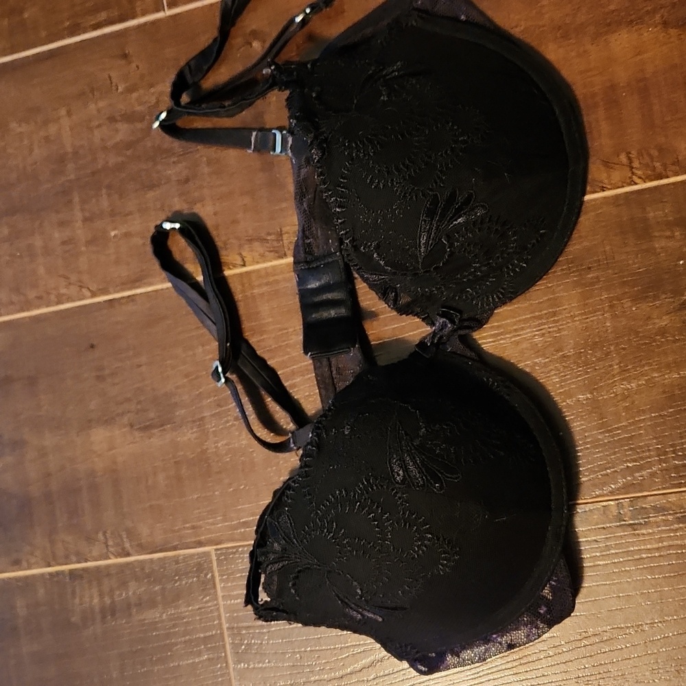 Bras - Picture 4 of 10